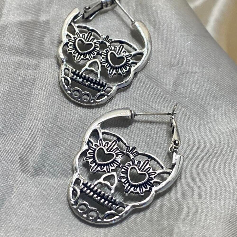 Sugar Skull Heart Eyes Hoop Earrings Silver Tone Dia de los Muertos Halloween